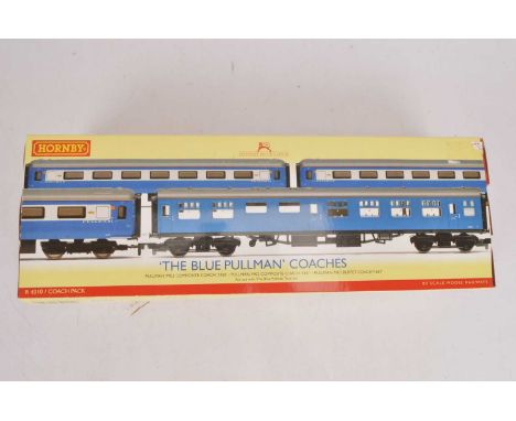 Hornby Blue Pullman coach set 00 gauge  (3), comprising Hornby R4130 Pullman blue/white coaches 3326 and 3431 with blue Buffe