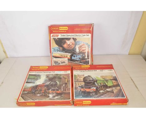 Hornby 00 gauge Steam Locomotive train sets in original boxes (3), Comprising RS608 Flying Scotsman set with Class A3 4-6-2 L