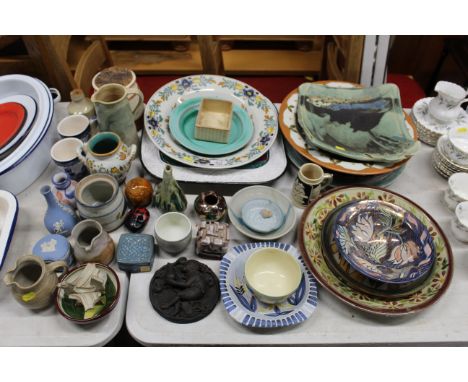 A quantity of various Studio pottery etc, to include Clarice Cliff "Bizarre" pattern bowl; Wedgwood jasperware; Studio potter