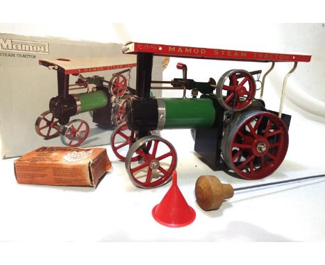 Mamod TE1A traction engine, solid fuel fired, in very good condition, complete, nothing seized, has steering rod and funnel, 