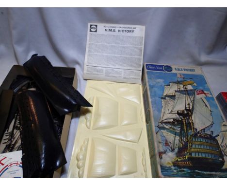 Airfix classic series kit H.M.S Victory, appears complete but unchecked, wear/soiling to box. P&amp;P Group 1 (£14+VAT for th
