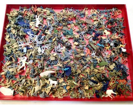 Approximatley 1000 1/72 scale plastic figures, mostly Airfix, various types, mostly unpainted. P&amp;P Group 1 (£14+VAT for t