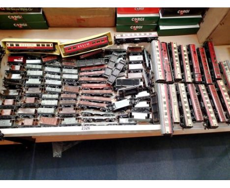 Selection of approximately eighty tinplate Hornby Dublo wagons and coaches, mostly fair to playworn condition. P&amp;P Group 