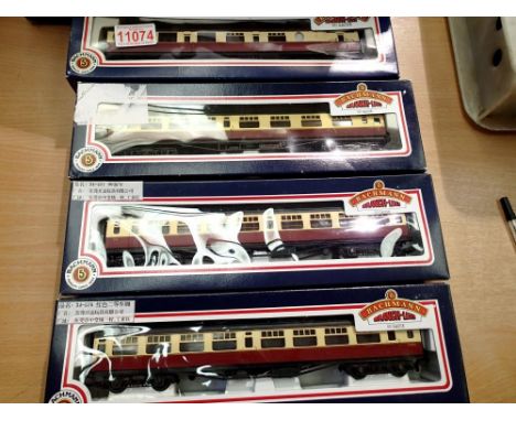 OO scale, 4x Bachmann crimson/cream coaches, 3x Bullied and Thompson Brake, 34-527, 34-576, 34-552 and 34-425, all in excelle