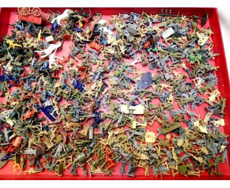 Approximatley 1000 1/72 scale plastic figures, mostly Airfix, various types, mostly unpainted. P&amp;P Group 1 (£14+VAT for t