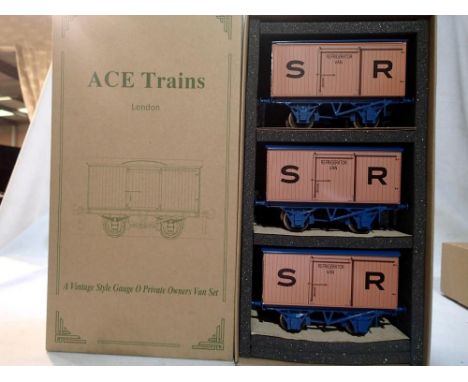 O gauge Ace Trains tinplate set thirteen of three Southern Region refrigerator vans, salmon pink/blue in near mint condition/