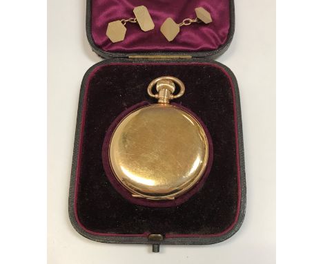 A pair of gentleman's 9 carat gold cufflinks with engine turned decoration, one side rectangular, the other side hexagonal, 3