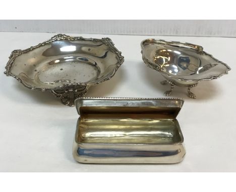 An Edwardian silver swing-handled basket of small proportions, raised on four lion's paw feet (by Levi &amp; Salaman, Birming
