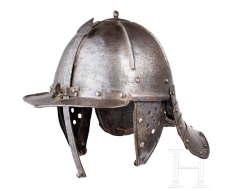 Zischägge, deutsch, um 1640  Einteilig geschlagene, sechsfach gegratete Glocke mit runder Scheitelscheibe mit einem Tragering