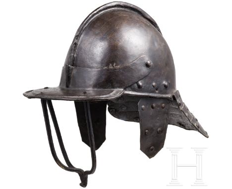 Zischägge, sog. "pot helmet", England, um 1640  Zweiteilig geschlagene, schwere Glocke mit niedrigem Kamm, klappbarer Augensc