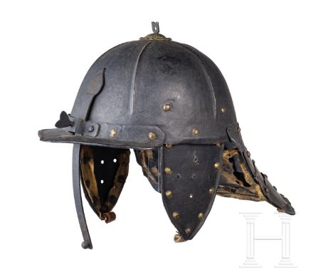 Offizierszischägge, Polen, um 1630  Einteilig geschlagene und geschwärzte, sechsfach gerippte Kalotte, auf der Oberseite rund