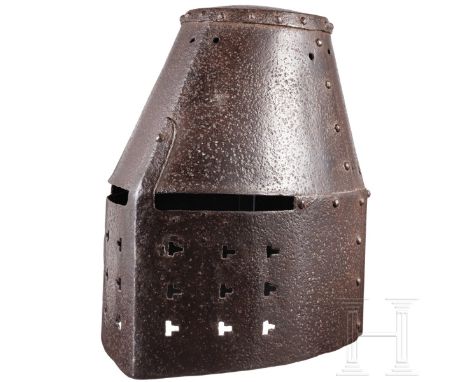 Ritterlicher Topfhelm (Kübelhelm) im Stil des frühen 14. Jhdts., deutsch, 19. Jhdt.  Fünfteilig aus vernieteten Eisenplatten 