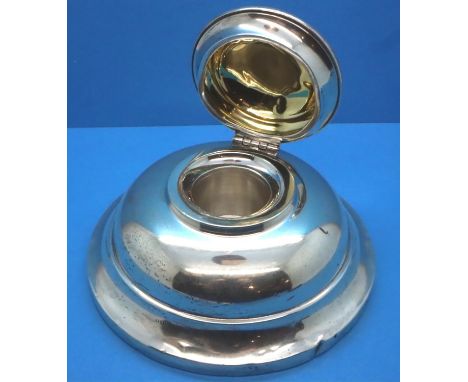 Silver capstan inkwell, weighted with wooden base, hallmarked Chester 1923. P&amp;P Group 1 (£14+VAT for the first lot and £1