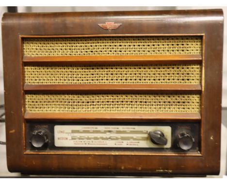 Oak cased vintage Kolster and Brandes radio. P&amp;P Group 3 (£25+VAT for the first lot and £5+VAT for subsequent lots) 