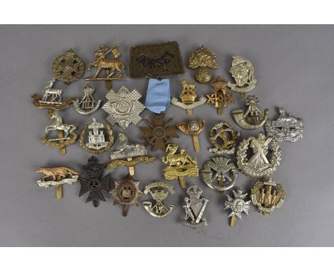 A selection of British cap badge, to include the Cameron Highlanders, 20th Hussars, Royal Fusiliers, Duke of Cornwall's Light