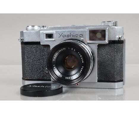 A Yashica 35 Rangefinder Camera, serial no 3921172, shutter working, rangefinder working, self timer working, body G-VG, with