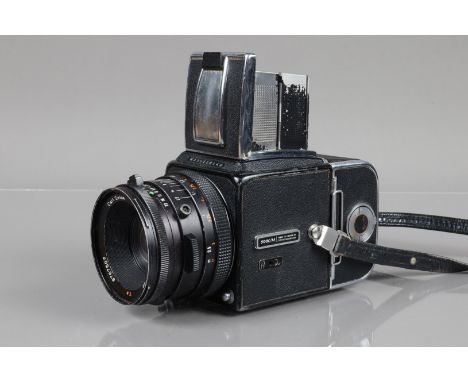 A Hasselblad 500C/M Camera, black, serial no RV 125641, shutter working, body P-F, paint scratches and wear, leatherette miss