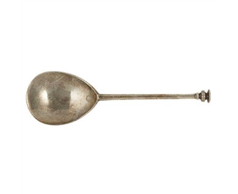 An early 17th century seal top spoon William Cawdwell, London 1607, of conventional form, short gadrooned support to seal, go