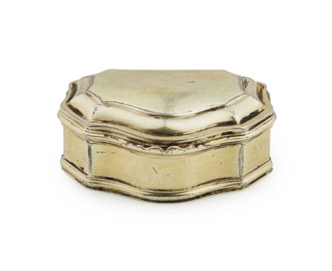 A late 18th/early 19th century silver gilt snuff box various marks, of serpentine outline, the stepped hinged lid revealing i