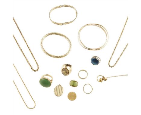 A collection of gold jewellery to include a 1908 half-sovereign, two 9ct gold bangles; two 9ct gold chains, a 9ct gold weddin