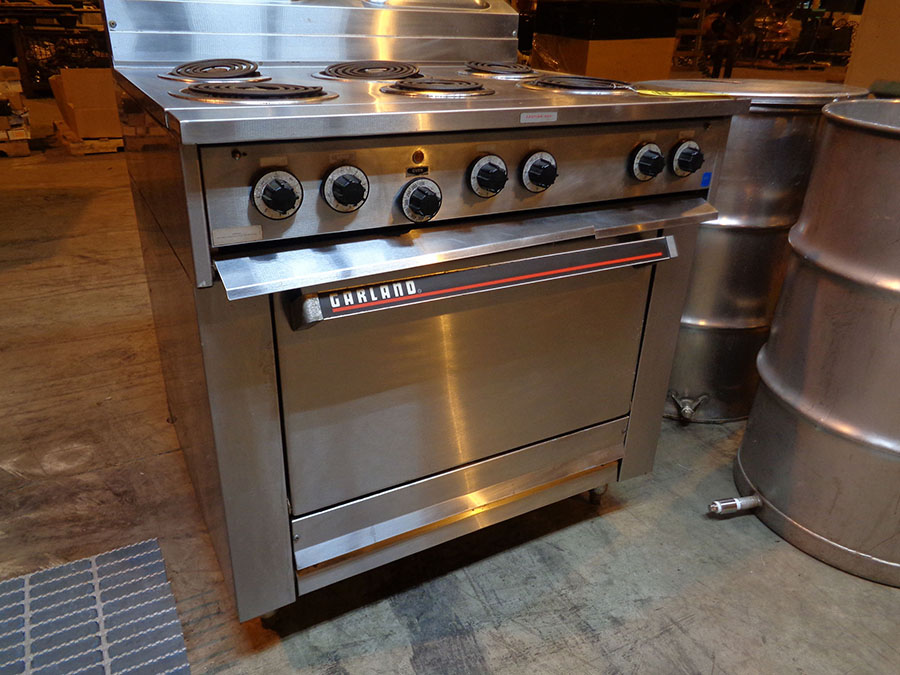GARLAND ELECTRIC COMMERCIAL STAINLESS OVEN & 6 BURNER STOVE