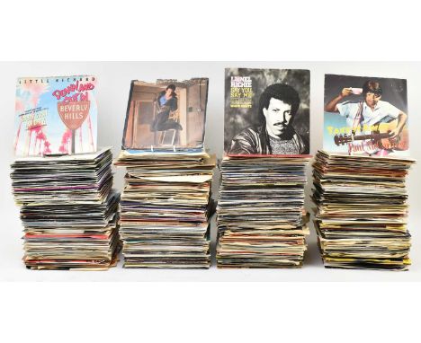 A large mixed collection of approx 400 45rpm vinyl singles of varying artists and genres. Artists including Bobby Vee, The Sh