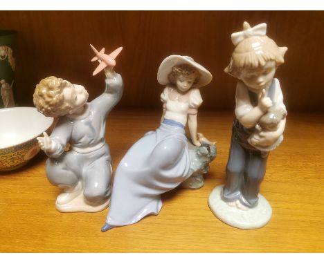 Trio of Nao Lladro Figures