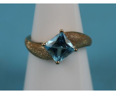 Gold blue topaz set ring