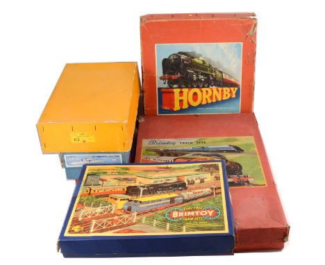 O gauge and OO gauge railways sets; including Hornby passenger set no.21, two Brimtoy train sets, JEP level crossing, Hornby 