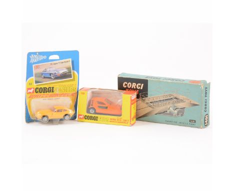 Corgi Toys and Corgi Juniors; no.389 Reliant Bond Bug 700ES Whizzwheels, no.33 Jaguar E Type series 2, no.1401 elevating serv