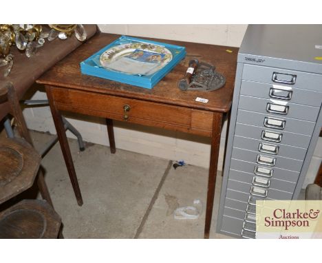 An antique oak single drawer side table 