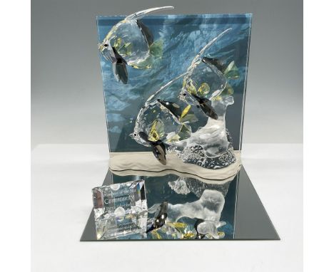 Final piece of the Wonders of the Sea trilogy. Features a majestic sculptural group of fish in clear, yellow and black crysta