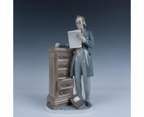Glossy finish. Presents an elegant lawyer reading a document. Lladro backstamp. This item has its original box, dimensions: 1