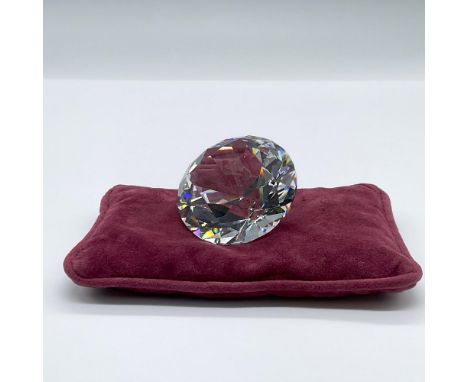 Features the small chaton paperweight, shaped like a cut diamond. This item has a base included measuring 5"L x 3.25"W x 1"H.