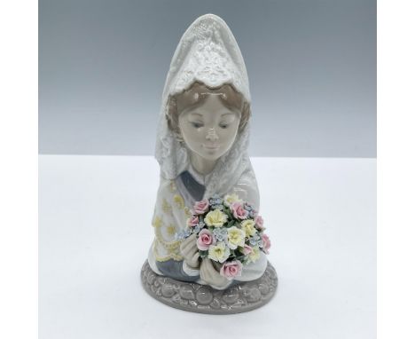Glossy porcelain bust. Depicts a lovely Spanish girl holding a bouquet of intricate flowers. Lladro backstamp. Artist: Juan H