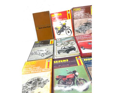 Selection of vintage car manuals includes Honda, Ford, Volvo, Mini 