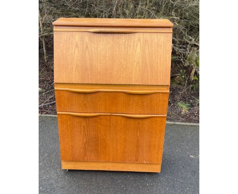 Vintage teak bureau, 1 drawer, 2 door, drop front, approximate measurements: Height 110cm, Width 75 inches, Depth 36 inches 