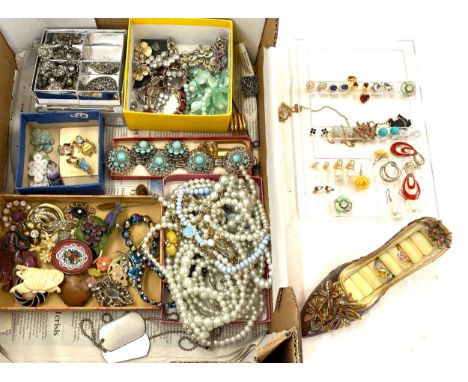 box of vintage jewellery and earrings 