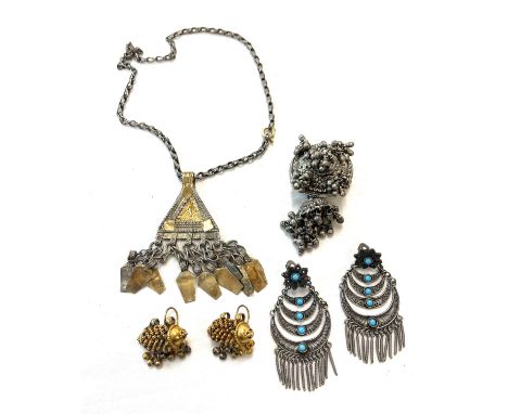 Islamic Persian vintage jewellery to include earrings etc 