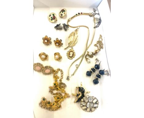 Selection of vintage and later costume jewellery includes silver chain 