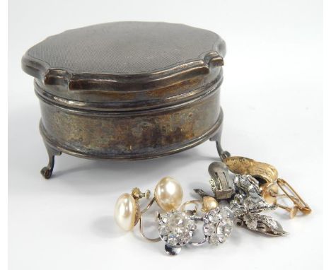 An Elizabeth II silver circular jewellery casket, with shaped hinged lid and engine turned decoration, supported on four styl