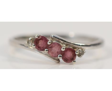 A 9ct white gold pink tourmaline and diamond cross over ring, O, 1.4g