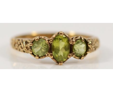 A 9ct gold peridot three stone dress ring,O, 2.5g