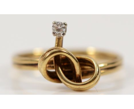 A 9ct gold brilliant cut diamond ribbon twist dress ring, hallmarks worn, K, 1.8g