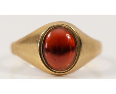 A 9ct gold cabochon cut garnet signet ring, Birmingham 1979, L 1/2, 1.8g