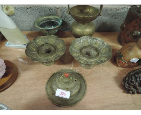 A selection of vintage brass ware 