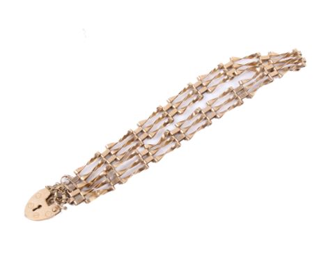 A 9ct gold gate link bracelet. Having a yellow metal heart padlock, 3.6g gross weight