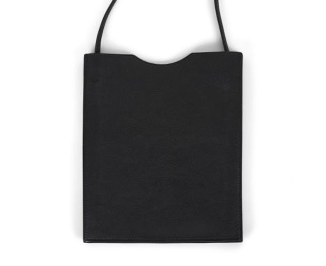 HERMES Paris. Sac pochette Onimetou en cuir noir, intérieur daimCirca 2007.Poche plaquée, lanière longue 58 cm.Condition d'ét