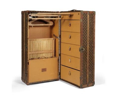 Louis Vuitton, circa 1920. Malle Wardrobe en toile Monogram au pochoir.N°772787 Louis Vuitton, 70, avenue des Champs Elysées.