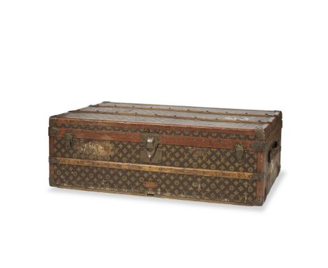 Louis Vuitton, circa 1920. Malle Cabine en toile Monogram au pochoir.N° 774742 Louis Vuitton, 70, avenue Des Champs Elysées.B
